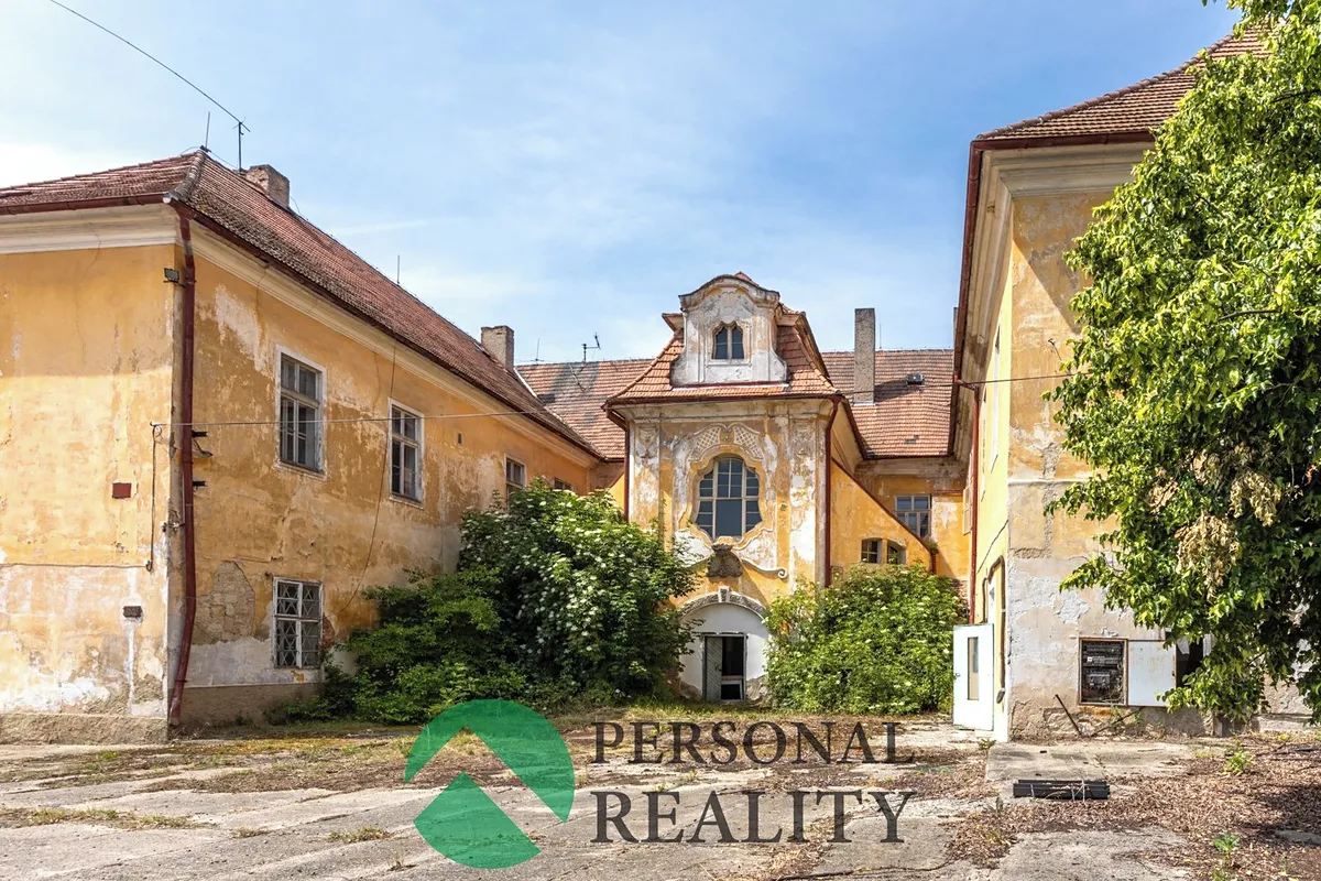 Prodej rodinného domu 4000 m², pozemek 6500 m²